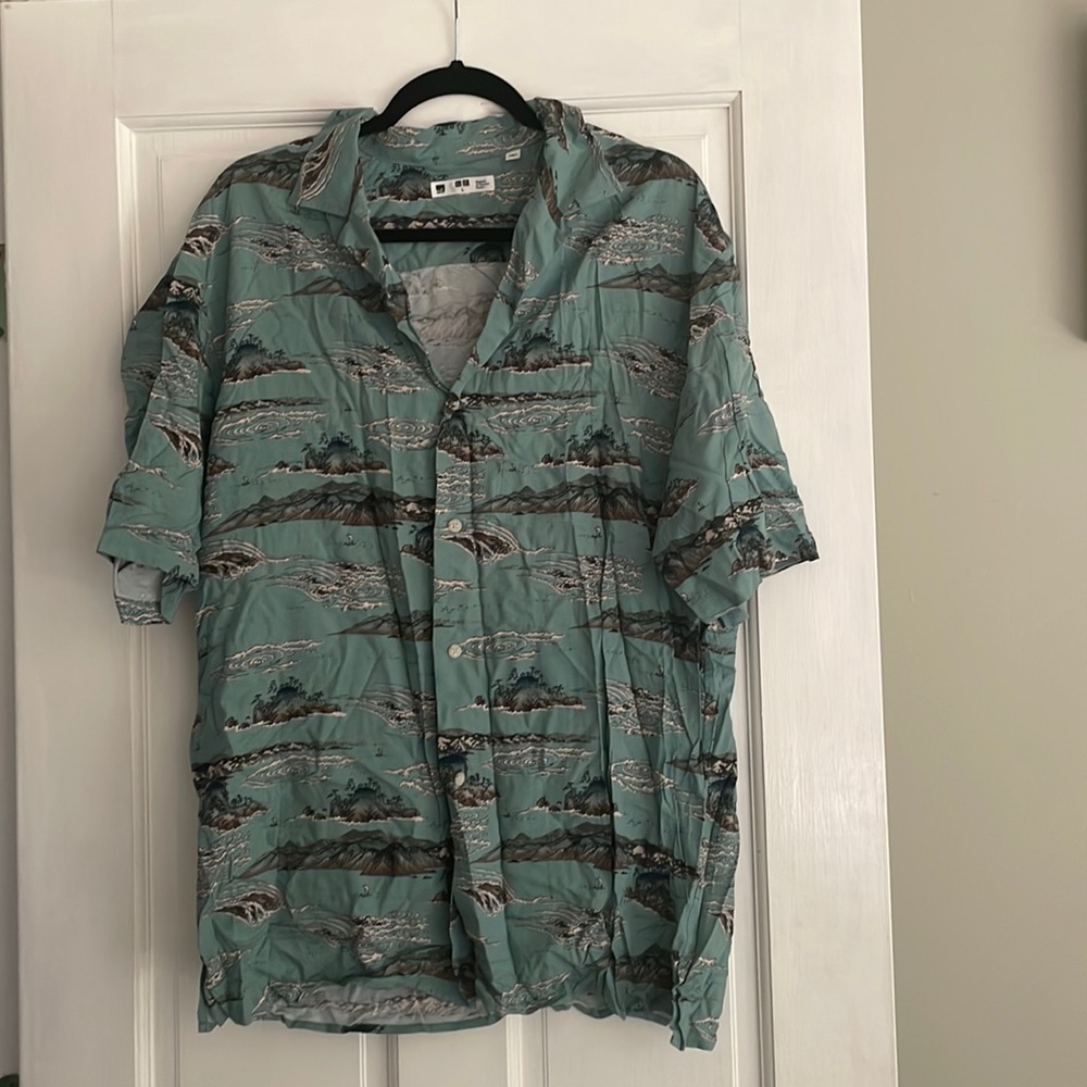 *NWOT* 🌊 Uniqlo x Museum of Fine Arts Boston - Men’s Button Down T-Shirt